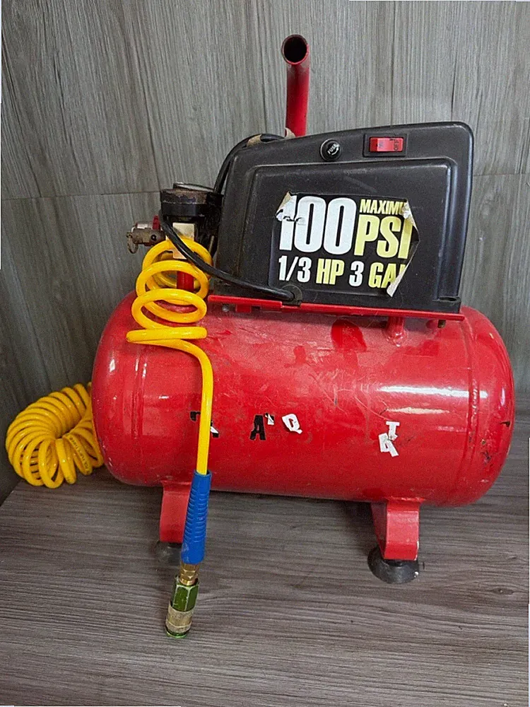 CENTRAL PNEUMATIC 3 GALLON AIR COMPRESSOR - PANCAKE - 100 PSI*IN STO (PSO040893)
